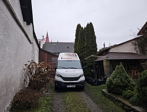 Zateplení stropu rodinného domu pomocí foukané izolace